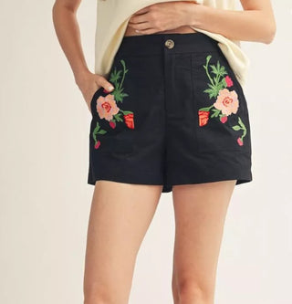 High waist casual shorts with floral embroidery, side pockets.