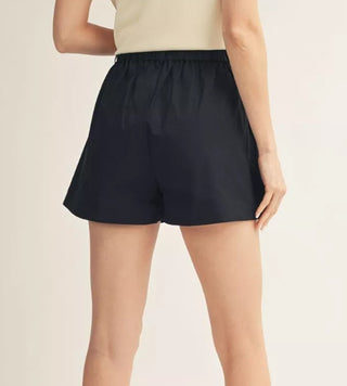 High waist casual shorts with floral embroidery, side pockets.