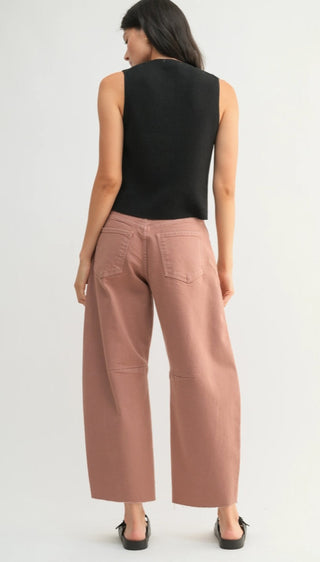 Barrel jean with seams